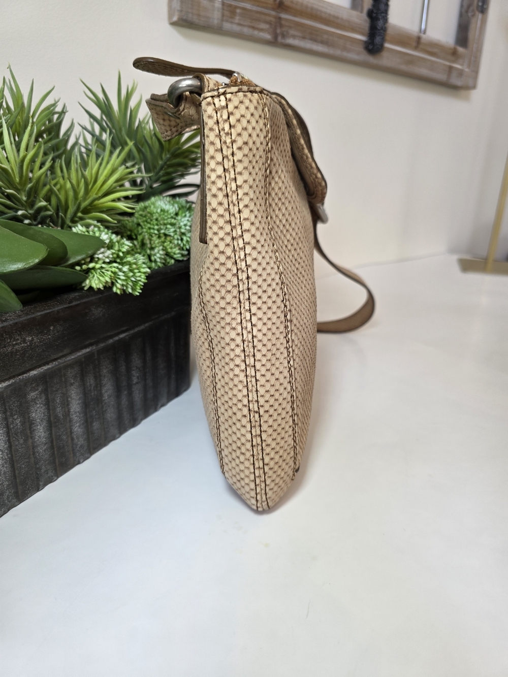 Fossil Leather Crossbody Bag Snakeskin Texture Neutral Beige Adjustable Strap - Picture 4 of 13